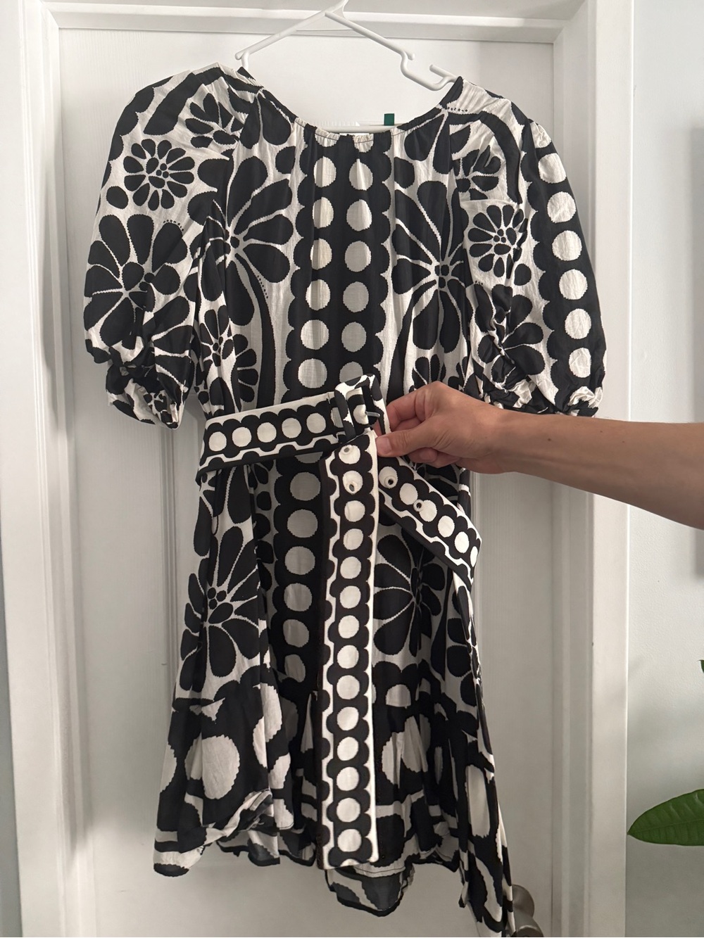 FARM Rio Black & White Floral & Dot Puff-Sleeve Casual Dress